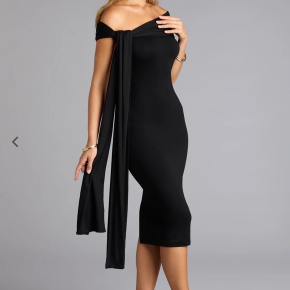 Off-Shoulder Black Midi Dress - Picture 4 of 5